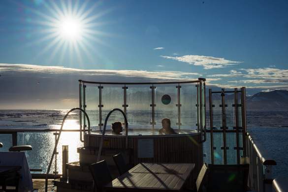 AE Expeditions, Jacuzzi, The Greg Mortimer, Tyson Mayr-3.jpg